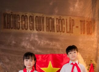 SẮC MÀU YÊU NƯỚC QUA ỐNG KÍNH TUỔI THƠ